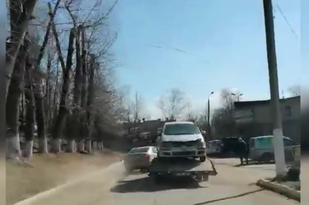 Și-a parcat mașina defectată, dar nu a mai găsit-o. Un tânăr de 18 ani reținut de polițiști pentru furt